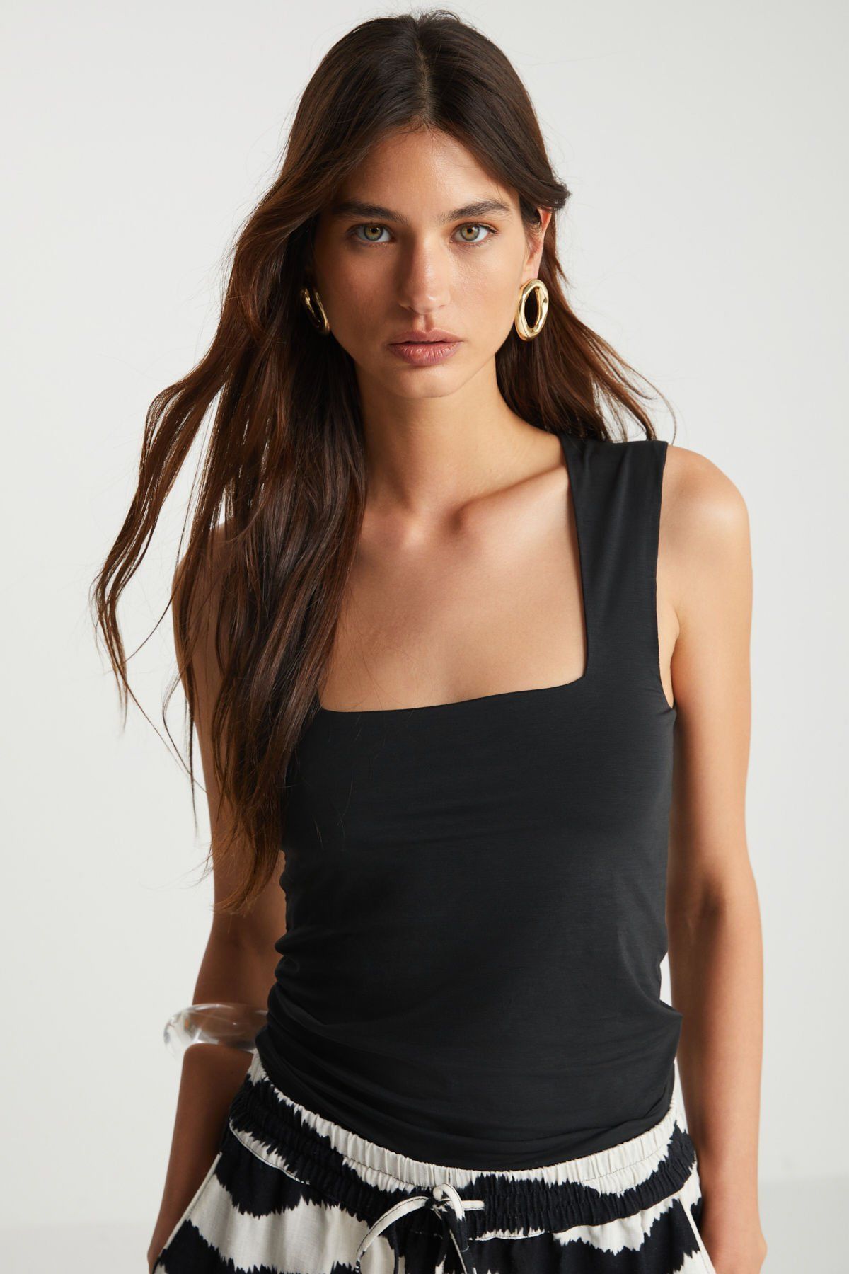 Düz Kolsuz Siyah Tişört