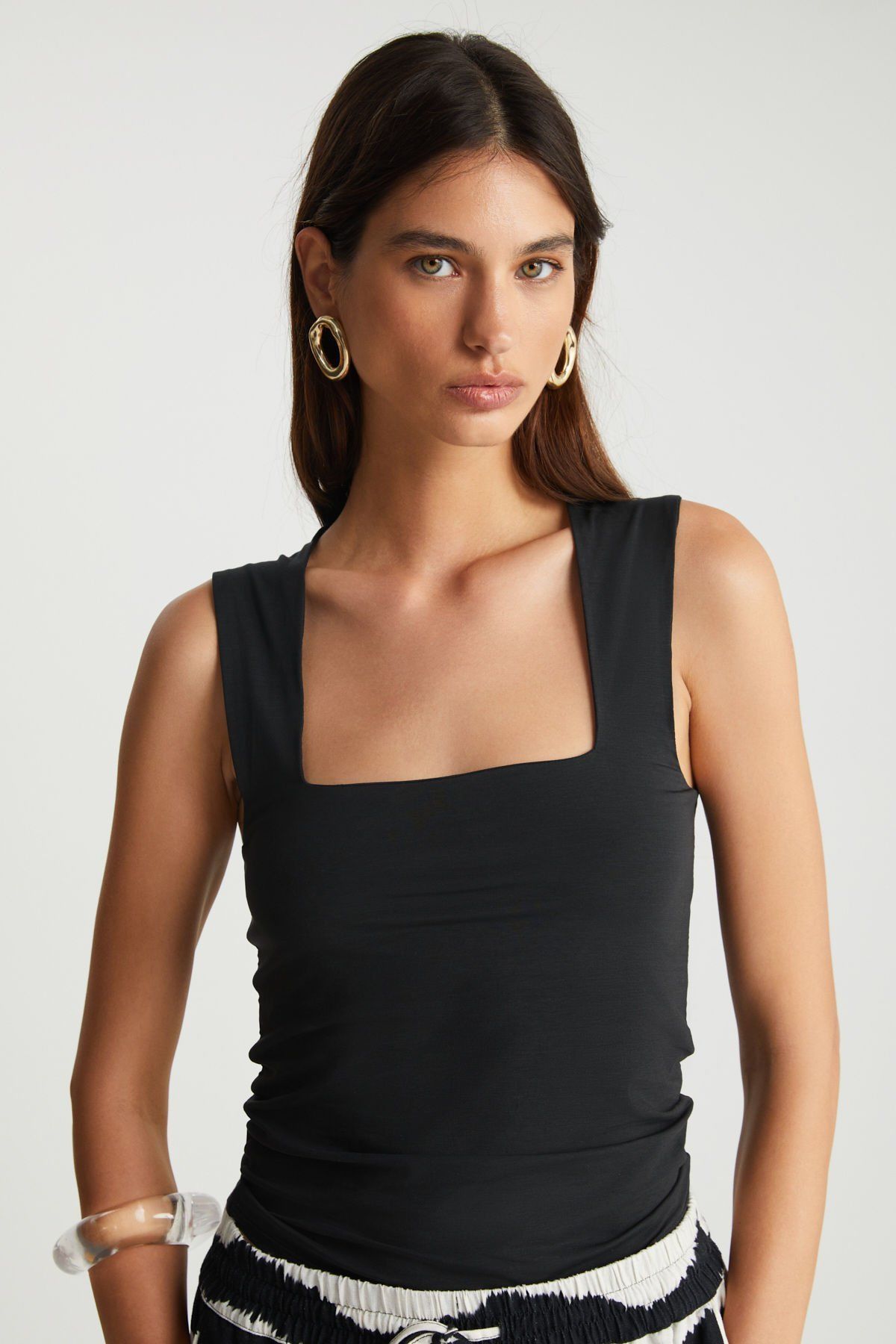 Düz Kolsuz Siyah Tişört