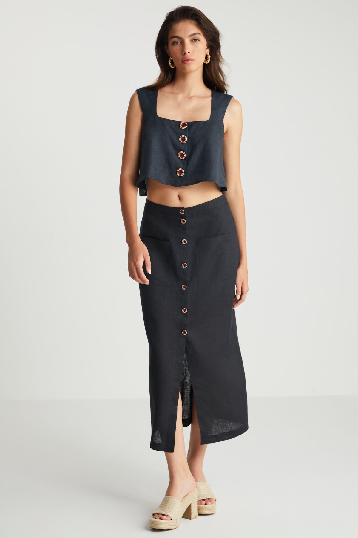 Brode Kumaş Askılı Siyah Bluz