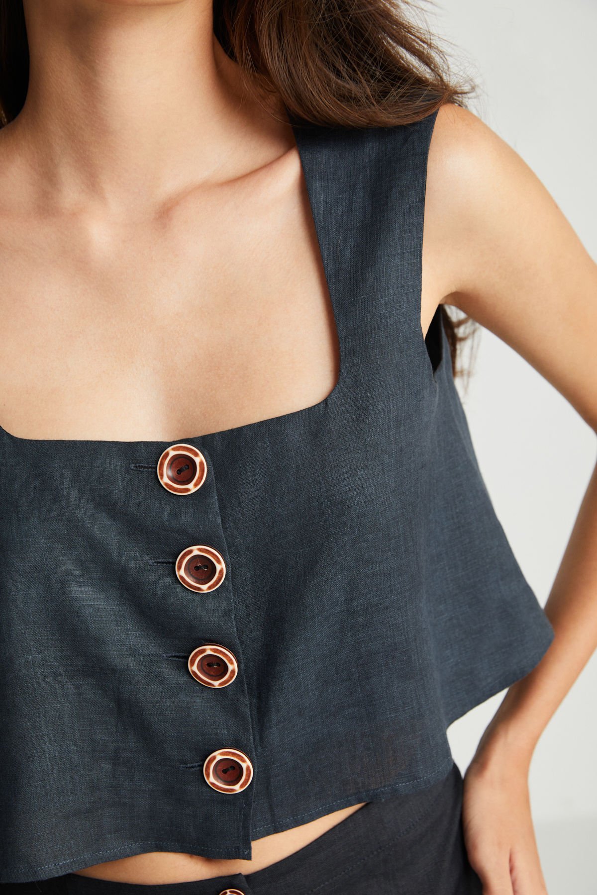 Brode Kumaş Askılı Siyah Bluz